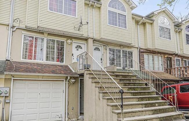 5 B LUDWIG LN