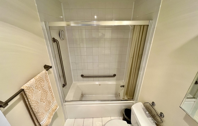 2 beds, 2 baths, 1,206 sqft, $3,000, Unit 205