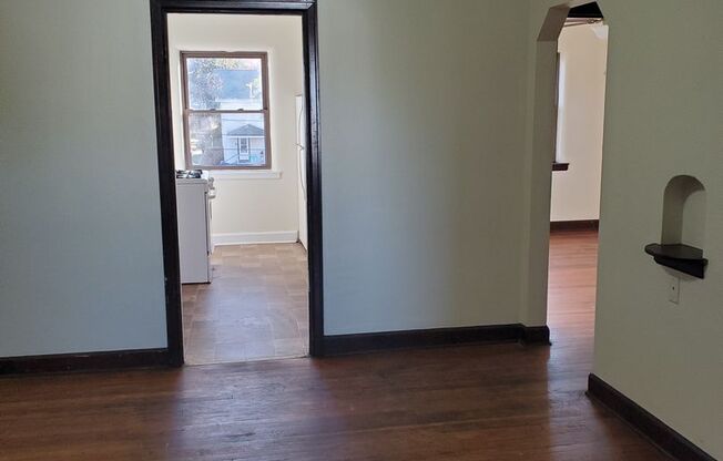 1 bed, 1 bath, 700 sqft, $725, Unit Apt 6