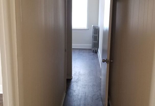 3 beds, 1 bath, $1,250