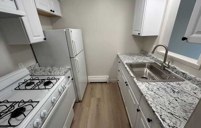 1 bed, 1 bath, $995, Unit 142
