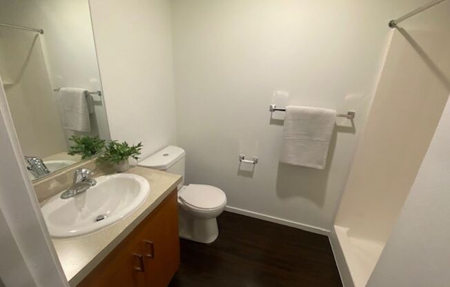 Studio, 1 bath, 180 sqft, $1,195, Unit 2202