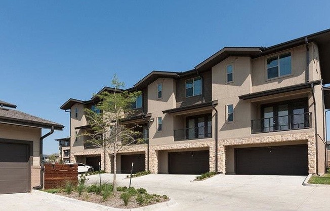 Attached and Detached Garages at Berkshire Medical District, Texas