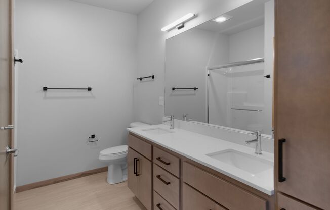 3 beds, 2 baths, 1,277 sqft, $3,200, Unit 215