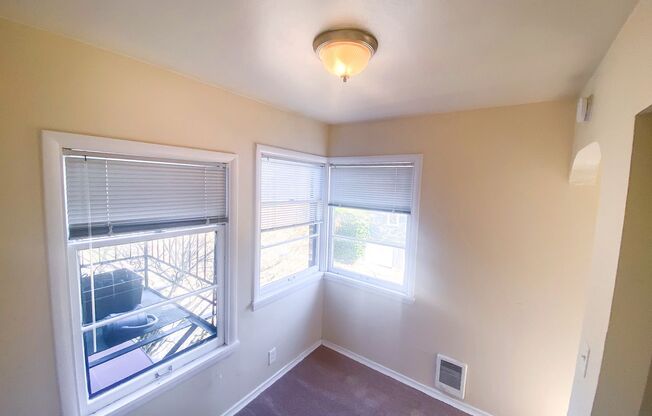 Studio, 1 bath, 390 sqft, $1,150, Unit 10