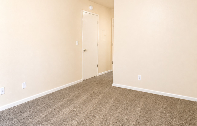 2 beds, 2 baths, 998 sqft, $2,150, Unit H-39