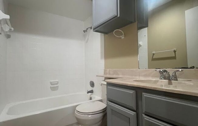 2 beds, 2 baths, $1,700, Unit Unit 303