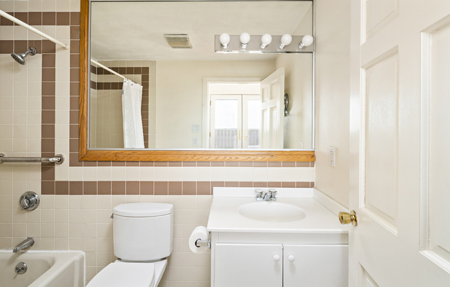 2 beds, 2 baths, $3,300, Unit 8