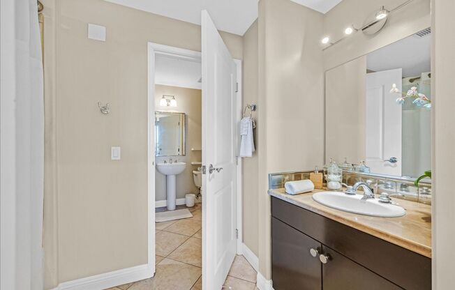 1 bed, 1 bath, $2,499