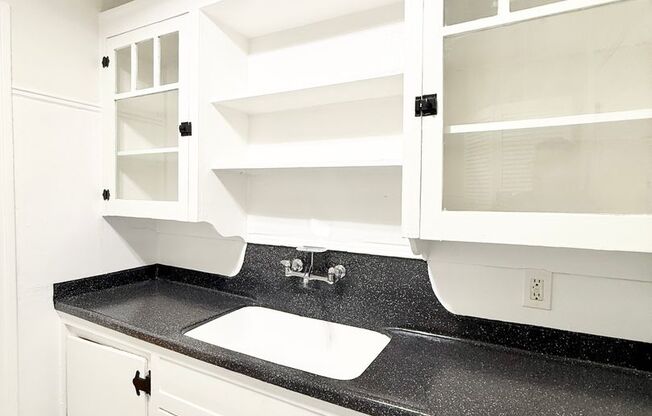 1 bed, 1 bath, $1,075, Unit B2616