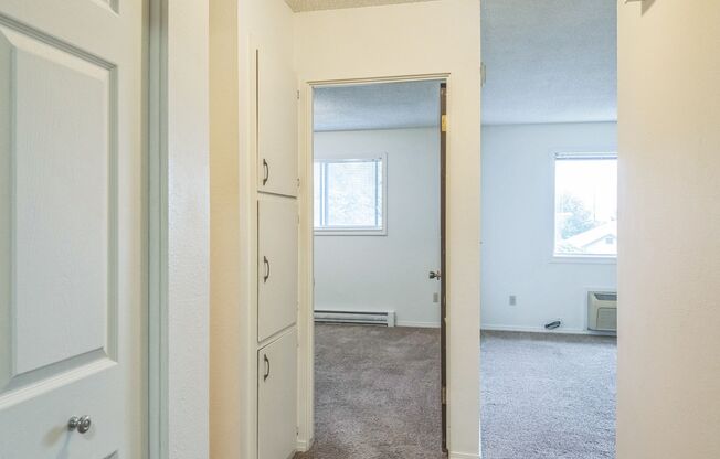 1 bed, 1 bath, 665 sqft, $895, Unit 10