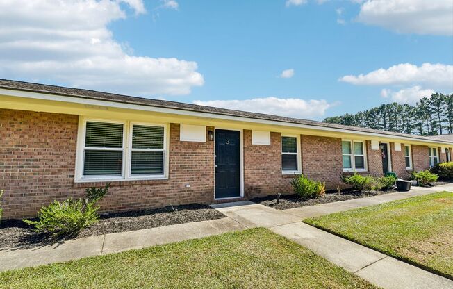 2 beds, 1 bath, 725 sqft, $1,250, Unit 90-3