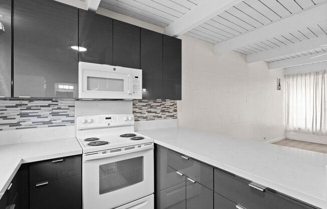 Renovated Tropic Gardens Town House for rent!