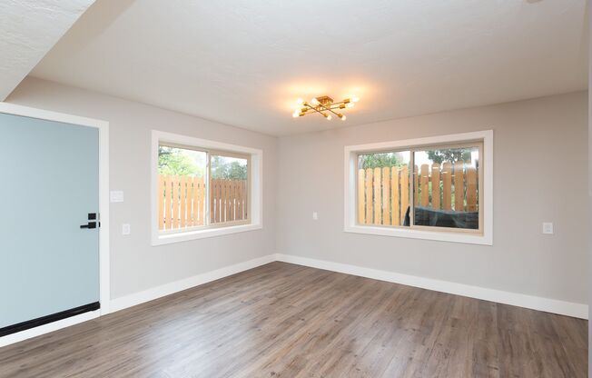 ***CONTEMPORARY COMPFORT ***COLLEGE AREA***STYLISH STUDIO***HURRY WON'T LAST LONG***