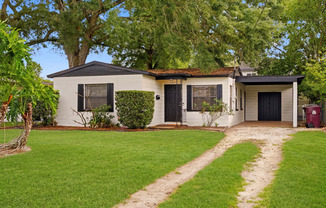 Move-In Ready 2-Bedroom Home with Private Backyard in the Heart of Orlando