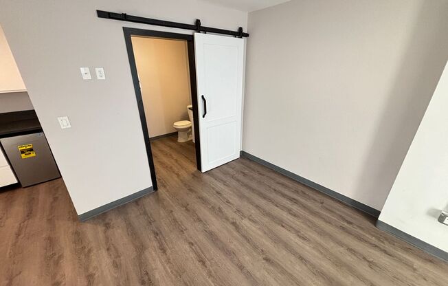 Studio, 1 bath, 375 sqft, $845, Unit 6