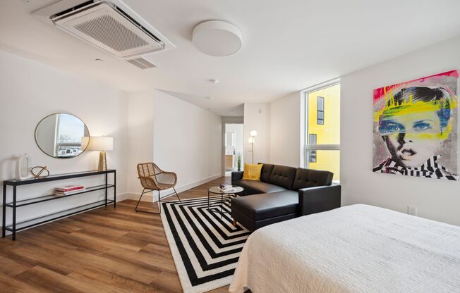 Studio, 1 bath, 529 sqft, $1,275, Unit 308