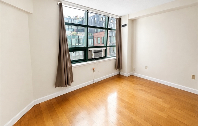 2 beds, 1 bath, 971 sqft, $4,000, Unit 7E
