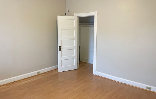 1 bed, 1 bath, $1,050, Unit 145 E. Vine St. Apt. 4