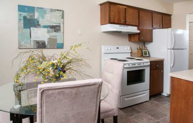 2416 Blaisdell apartments uptown walk through kitchen and dining area