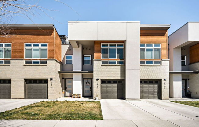 2869 W PARKSIDE PL