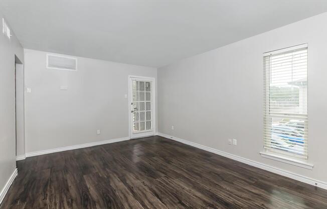 1 bed, 1 bath, 586 sqft, $694