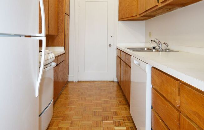 2 beds, 1 bath, 816 sqft, $1,320, Unit 24 - 215