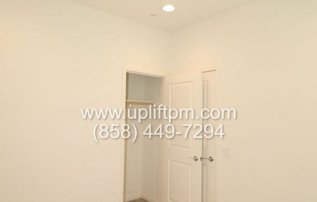 3 Bedroom, 3.5 bathroom Three story Luxury designed townhome in Escondido