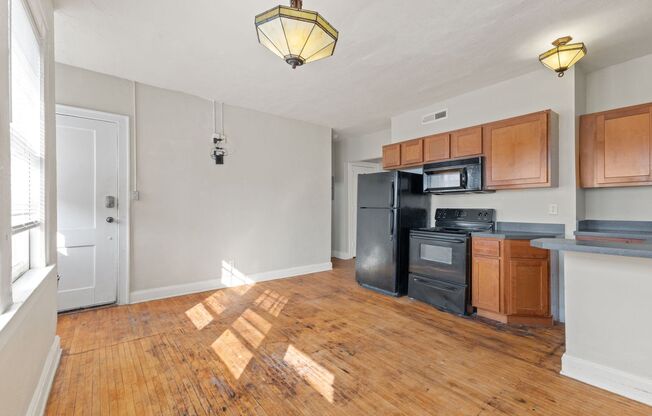 2 beds, 1 bath, 857 sqft, $1,025, Unit 11