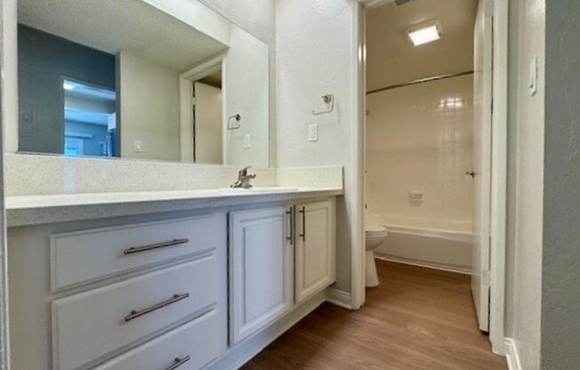 1 bed, 1 bath, 715 sqft, $2,460, Unit A059