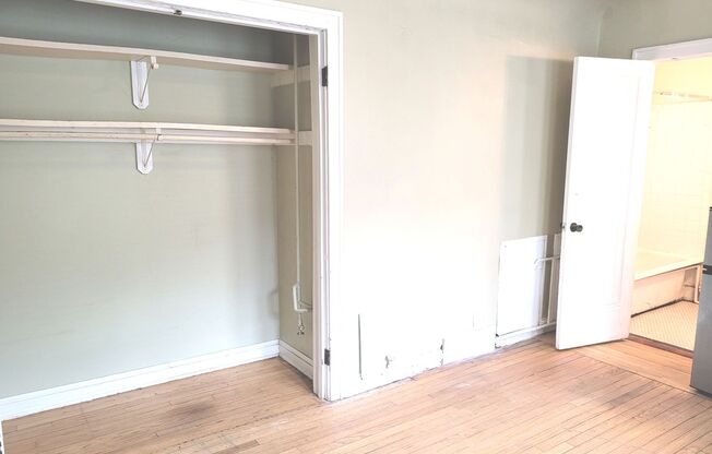 Studio, 1 bath, $700, Unit 11