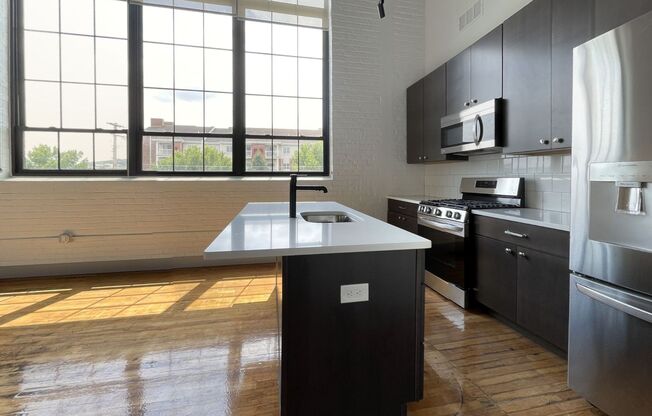 2 beds, 1 bath, 955 sqft, $1,975, Unit 242