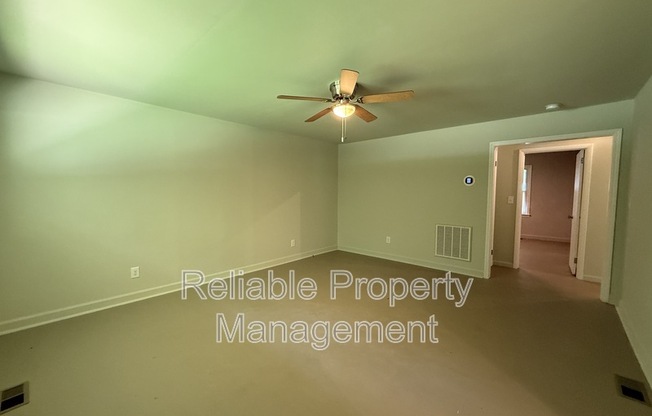 727 LOCUST LN