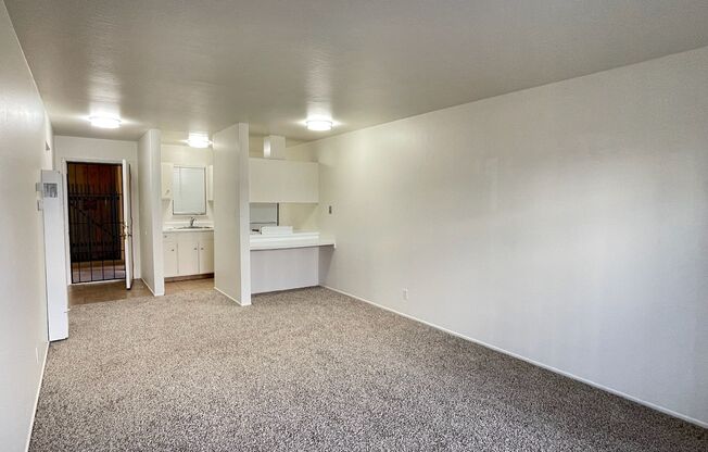 2 beds, 1 bath, 885 sqft, $1,900, Unit #7