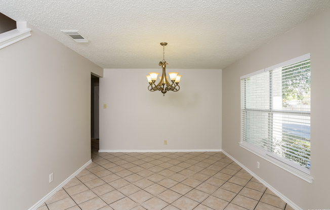 9114 BOWEN DR