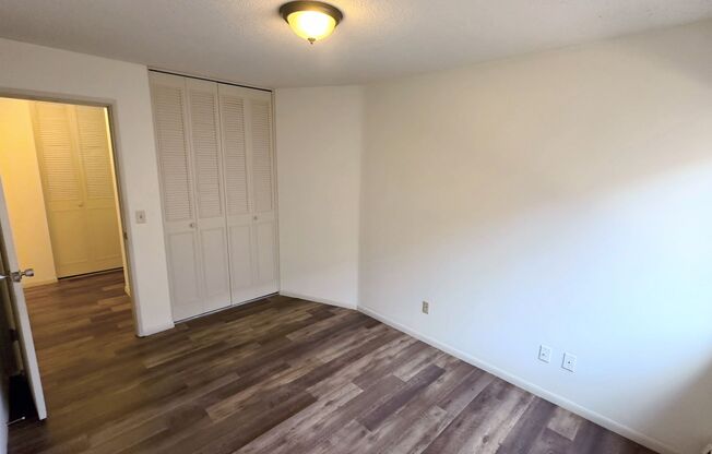 2 beds, 1 bath, $1,300, Unit 201