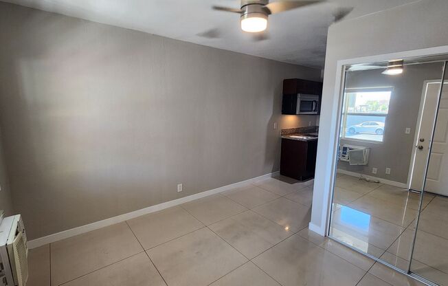 Gorgeous Studio home in Downtown Las Vegas! -MOVE-IN SPECIAL: 1/2 OFF FIRST MONTHS RENT!!