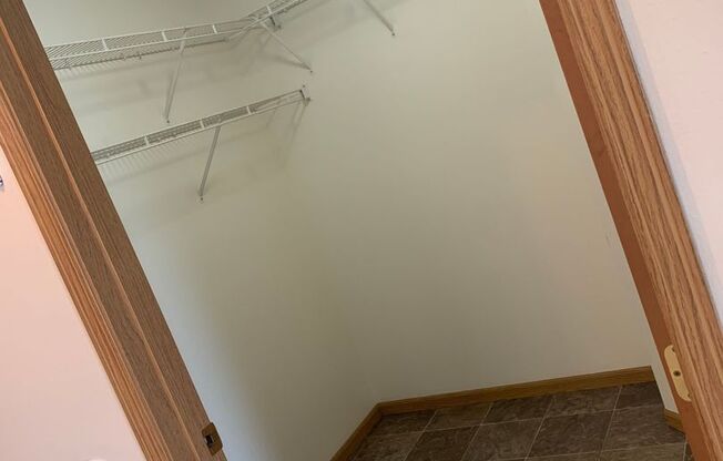 2 beds, 1 bath, 1,000 sqft, $950, Unit 107