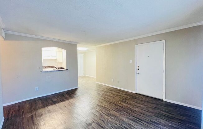 2 beds, 1 bath, 849 sqft, $1,300, Unit 1-250