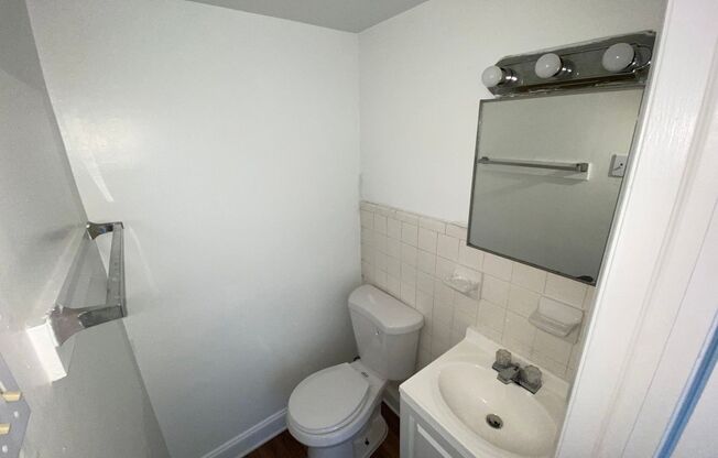 2 beds, 1.5 baths, 800 sqft, $1,290, Unit 4520-09