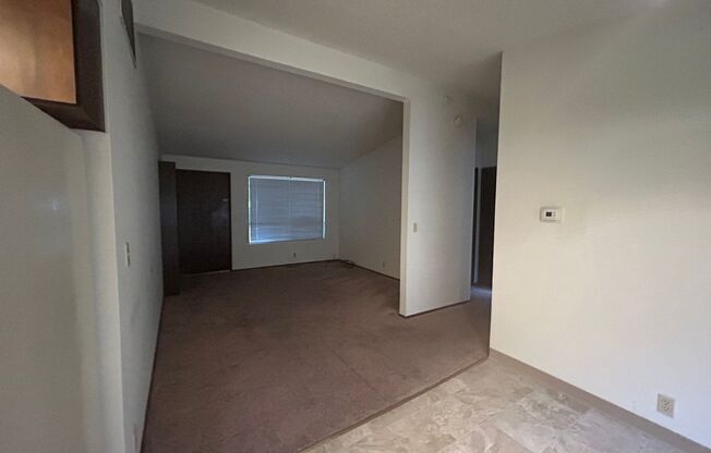 2 beds, 1 bath, $1,600, Unit Unit EE