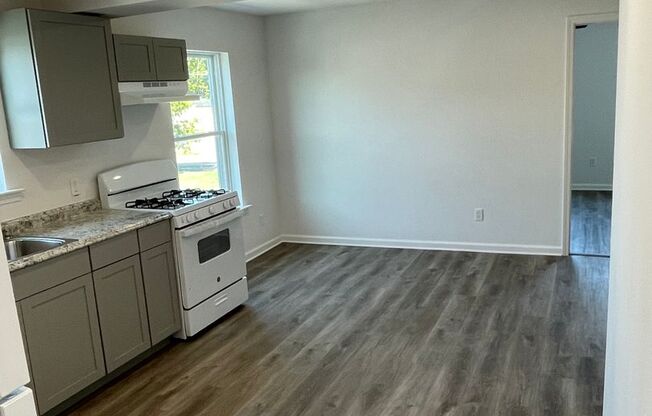 2 beds, 1 bath, 900 sqft, $1,250, Unit Unit B