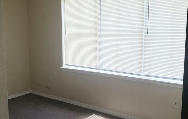 Very nice 2bed/1bath condo on 2nd floor in gated Enclave at Richmond place in New Tampa!