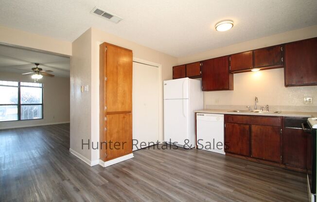 2 beds, 1.5 baths, $875