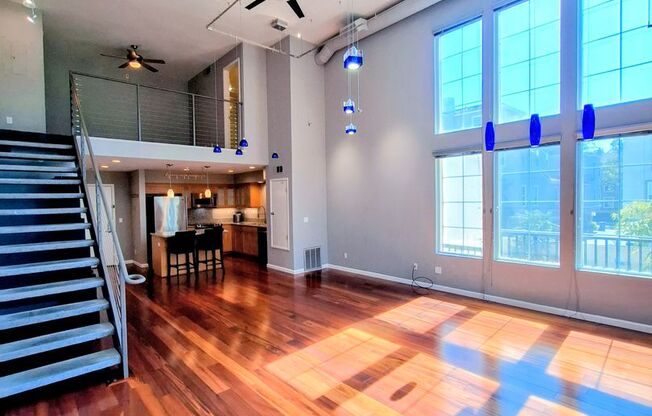 Beautiful Second Floor Loft With Modern Features!