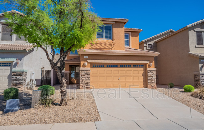226 E REDWOOD LN