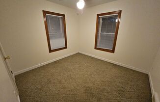 1 bed, 1 bath, $750, Unit upstairs