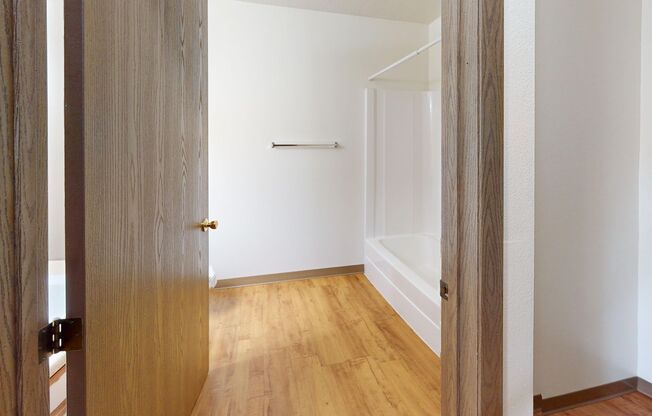 2 beds, 1 bath, 888 sqft, $1,040, Unit 1704-310