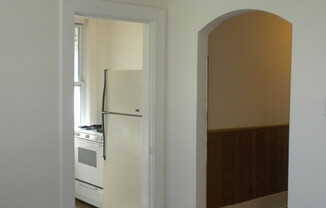 2 beds, 1 bath, $750, Unit Apt B