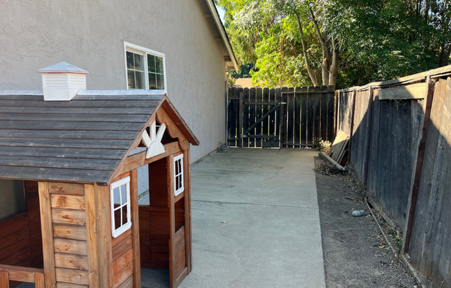 3 beds, 2 baths, $3,200